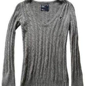 American Eagle V-neck Sweater in Grey
